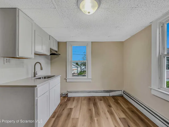918 Maple St, Scranton, PA 18505