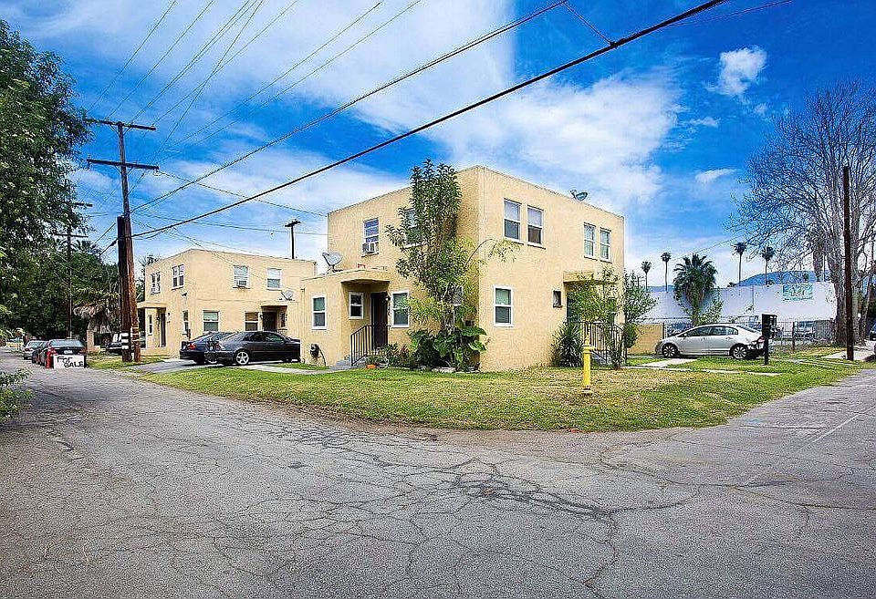 1st image of 448 W 15th St