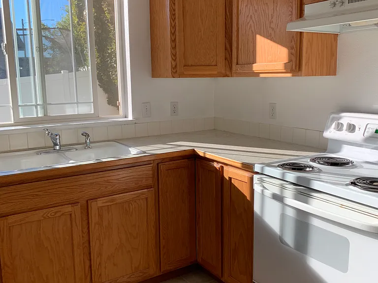 883 N Bainbridge St — Photo 26