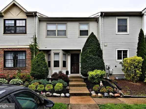 305 Ward Ct, Holland, PA 18966