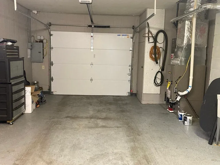 513 E Silver St — Photo 25
