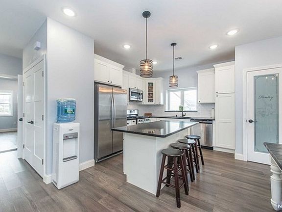 4th image of 60 Garibaldi Ave Floor 2
