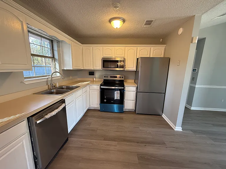 112 NE Jamey Ln — Photo 5