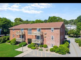 4080 Post Rd APT 4, Warwick, RI 02886