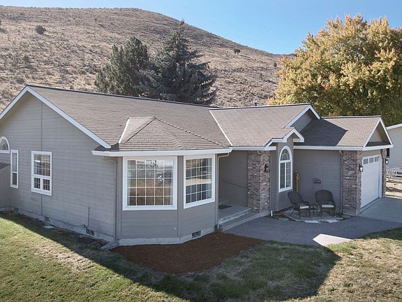 3rd image of 137 Foothill Dr