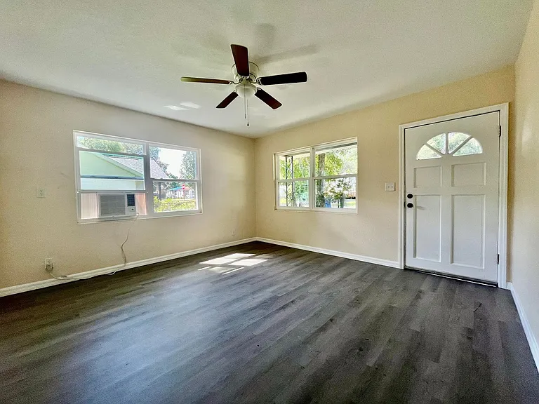501 W Dixie St — Photo 6