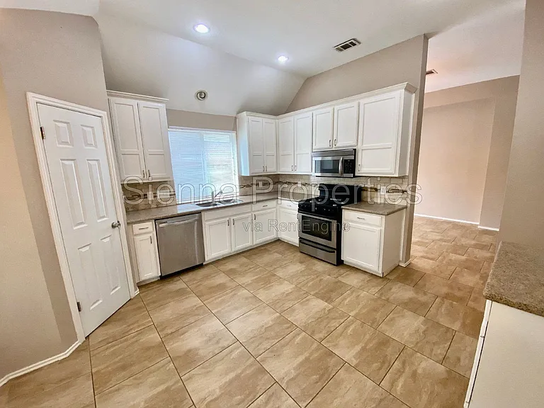 209 N Blue Ridge Pkwy — Photo 7