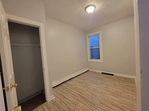 637 S Park St #B — Photo 3