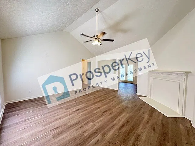 205 Bonanza Dr — Photo 2