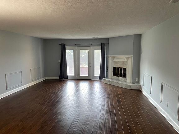 4th image of 4319 Lakeshore Ln Unit 109