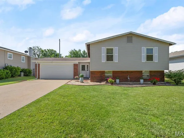 5 W Douglas Dr, Saint Peters, MO 63376