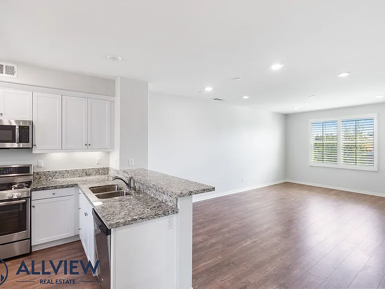 1531 E Lincoln Ave — Photo 11