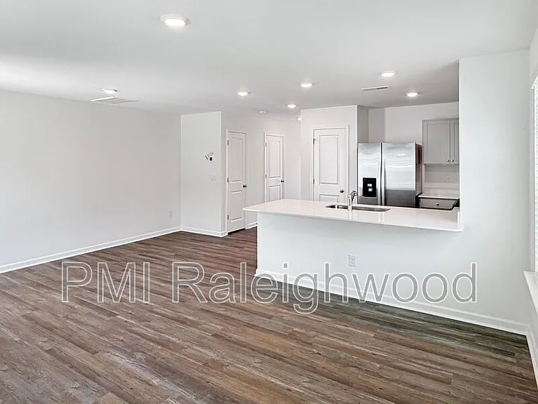 412 Cherry Laurel Dr — Photo 12