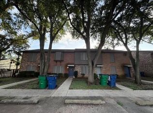 1037 N Chenango St, Angleton, TX 77515