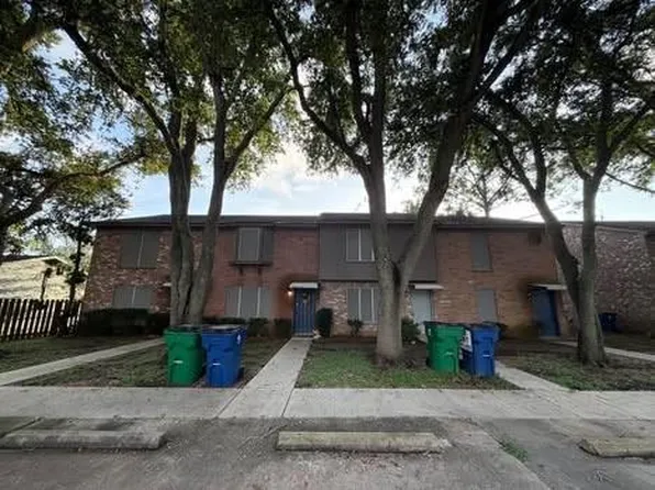 1037 N Chenango St, Angleton, TX 77515
