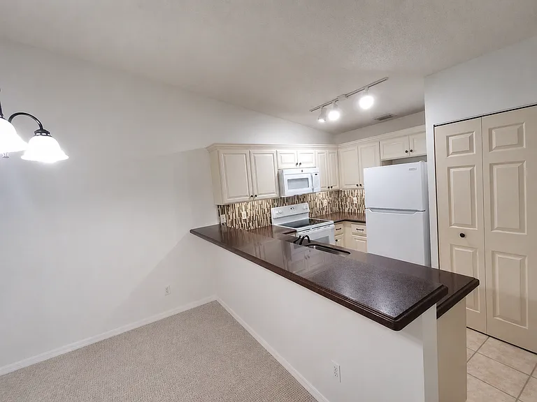 1740 SW 114th Ter — Photo 8