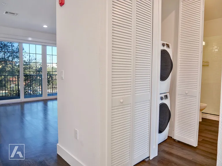 Modern Luxury Living at San Leon: Premier Apartments in Downtown Sanford — Photo 7