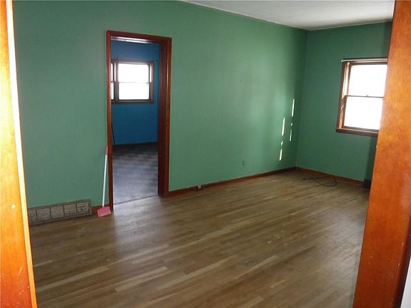 3rd image of 28 Chautauqua Ave