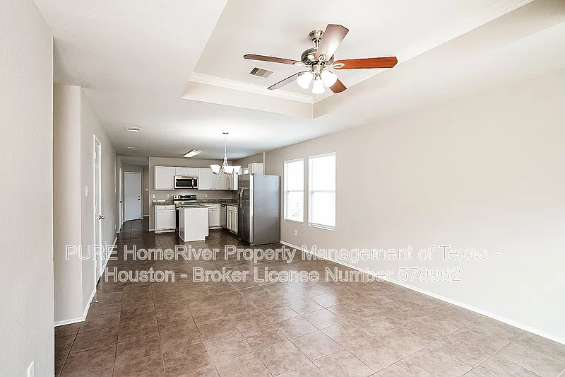 3 bed, 2.0 bath, 1402 sqft, $1,985 — Photo 4