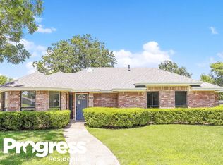 1300 Sparrow Ct, Desoto, TX 75115