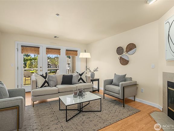 4th image of 12406 SE 31st St APT 202