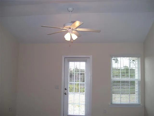 30 Twin Oaks Pl — Photo 5