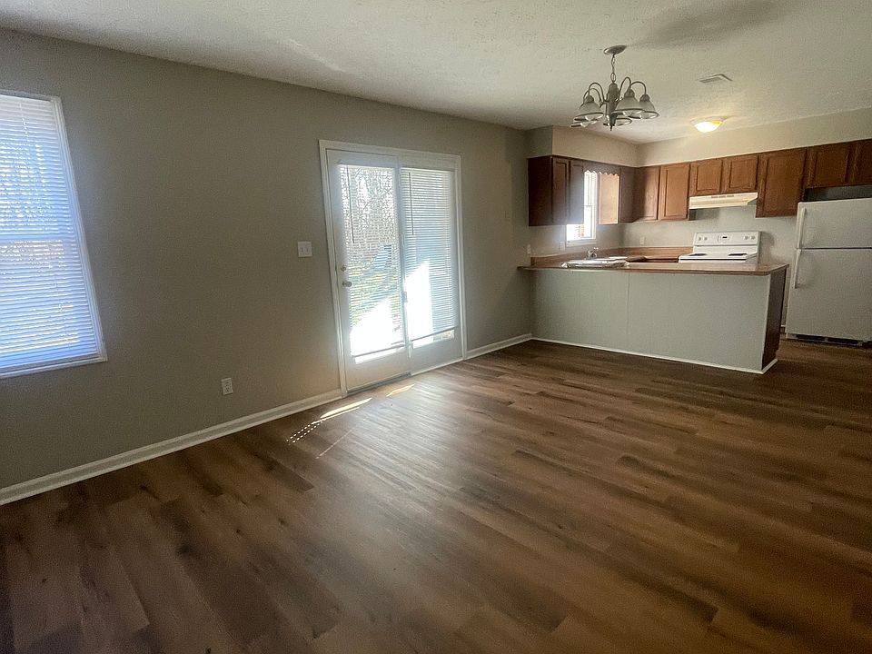 1st image of 1657 Foxhaven Dr #4