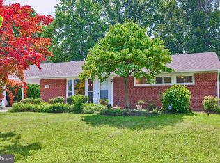 7306 Dickenson St, Springfield, VA 22150