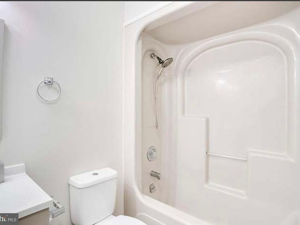 Master Bedroom's Bathroom