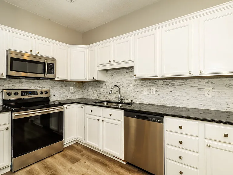 4048 Golfview Ct — Photo 5
