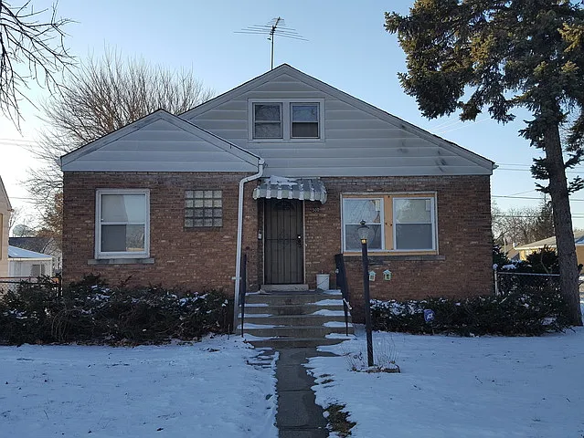 500 Englewood Ave photo 1
