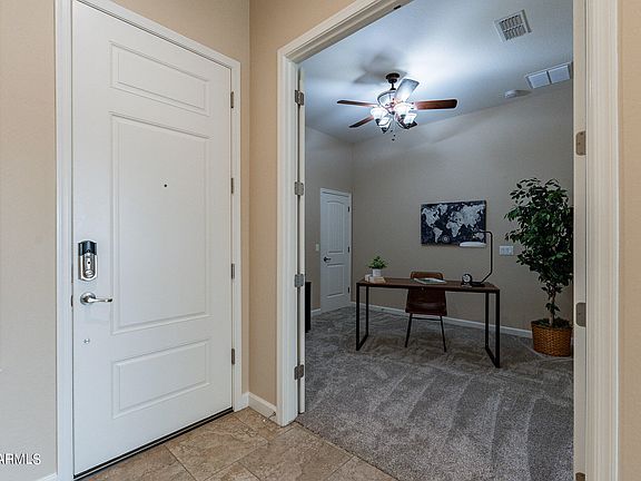 4th image of 1083 E BUCKINGHAM Avenue