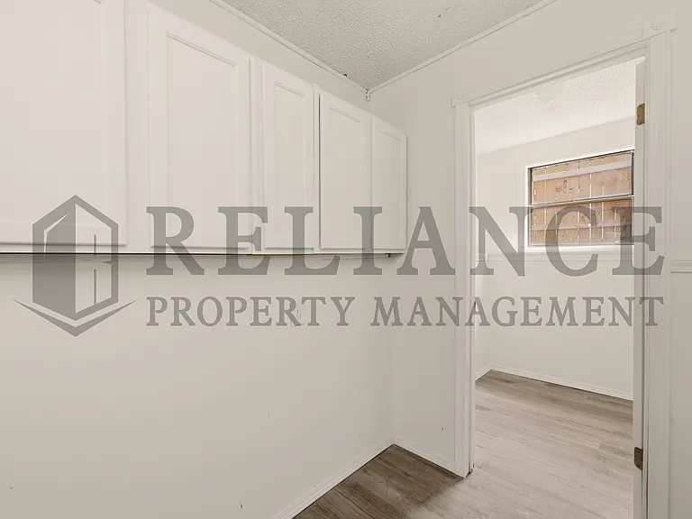 322 S Jonathan St — Photo 45