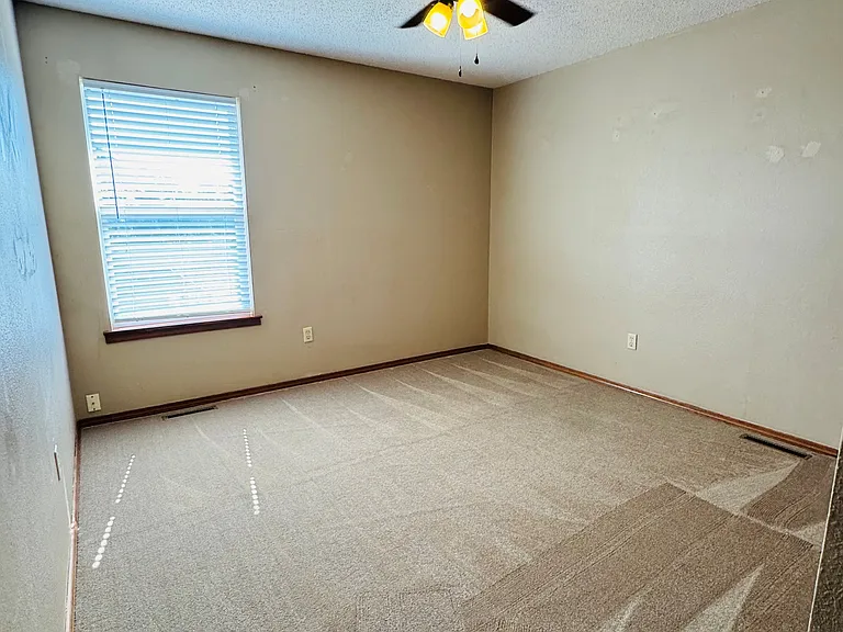 2231 S Texas Ave — Photo 15
