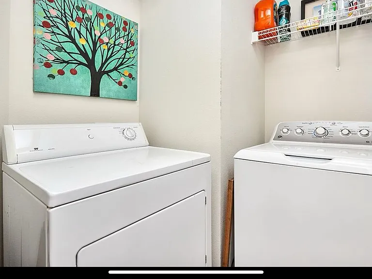 330 NE Olivewood — Photo 7