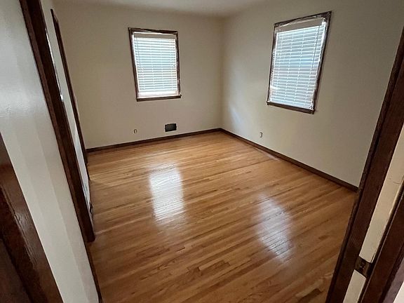 5th image of 5748 Russell Ave S #2