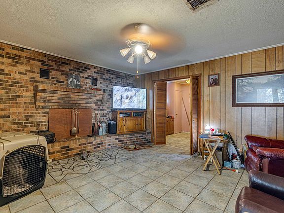 4th image of 301 Oliece Dr