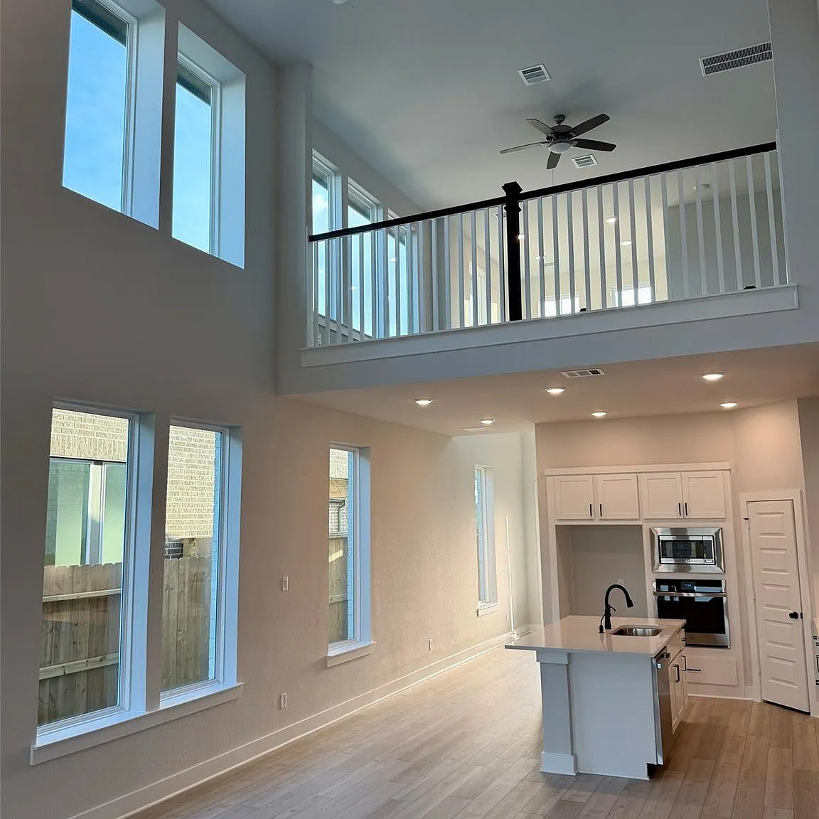 4 bed, 3.0 bath, 2408 sqft, $3,100 — Photo 2
