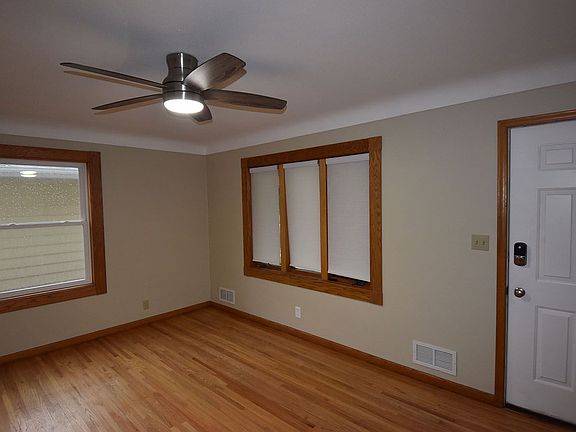 3rd image of 118 14th Ave N