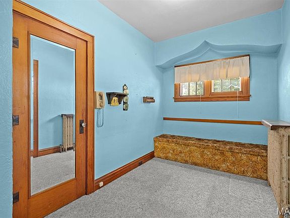 4th image of 409 E Main St