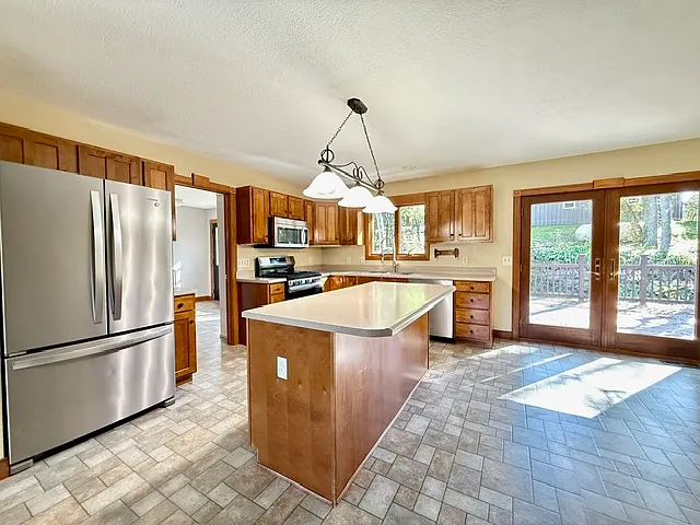 604 Bollinger Rd — Photo 3