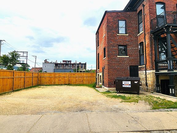 4th image of 129 N 2nd St #1