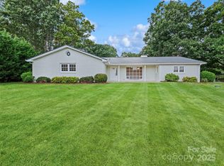106 Whispering Hills Dr, Hendersonville, NC 28792