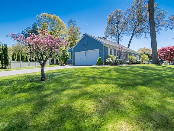 3rd image of 51 Edgewater Rd