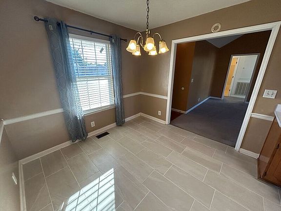 5th image of 907 Soloman Ct