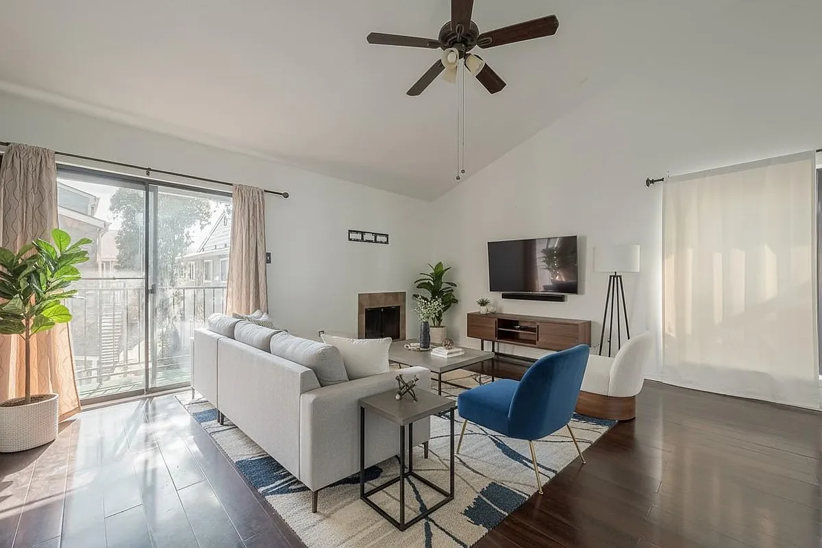 Building Photo - 3758 Tanglewilde St #2