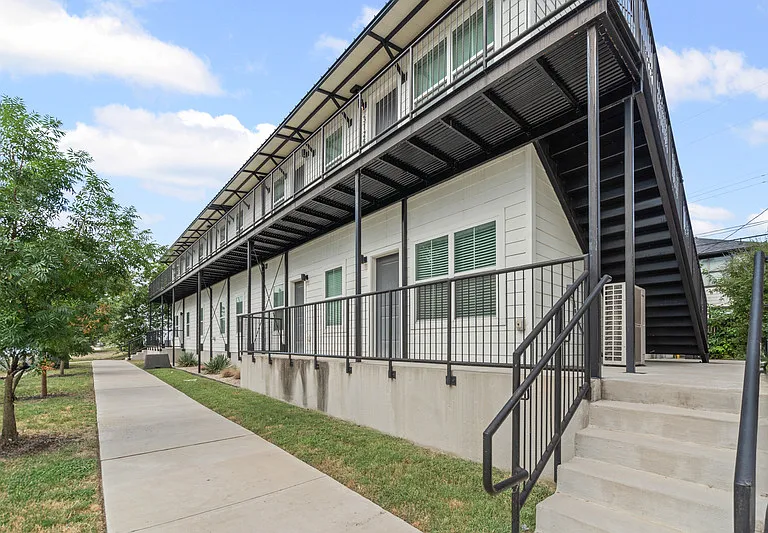 3128 Lubbock Ave — Photo 1