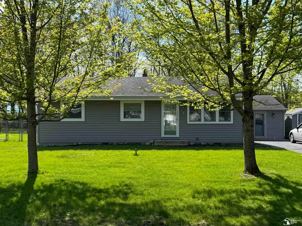 10241 Gilcyn Dr, Temperance, MI 48182