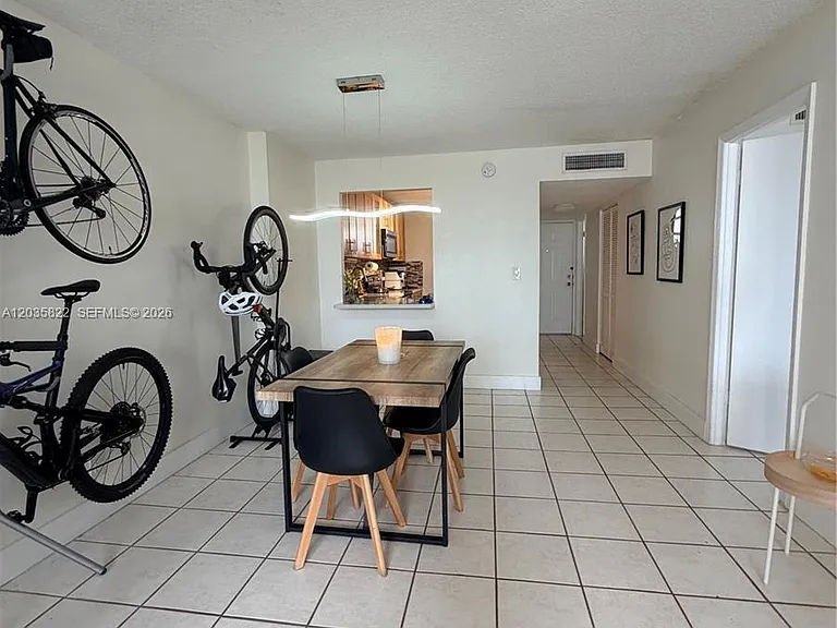 2903 N Miami Beach Blvd #406 — Photo 3