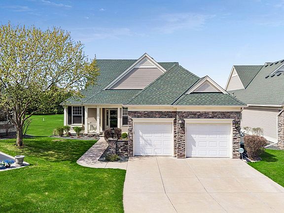 3rd image of 9954 Wellington Ln